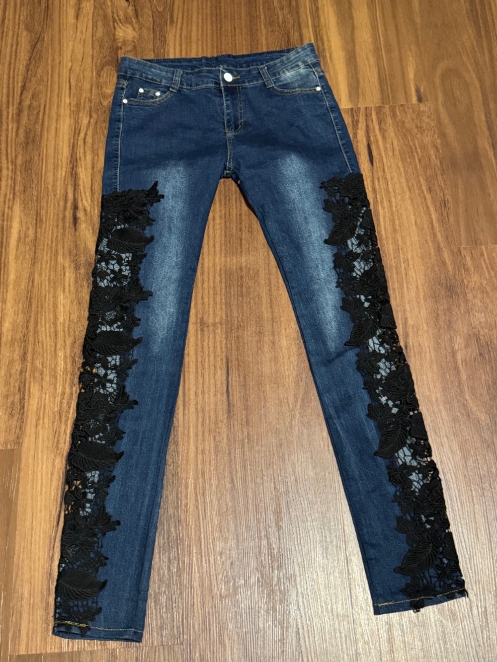 L Blue Jeans with Lace Appliqués on each side
